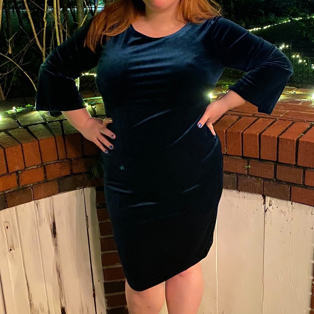 EUC Calvin Klein velvet flare sleeve sheath dress